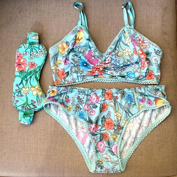 Spell 3 piece Vintage Sayulita Bralette (m) Bloomers (L) and Sleep Mask - Picture 2 of 11